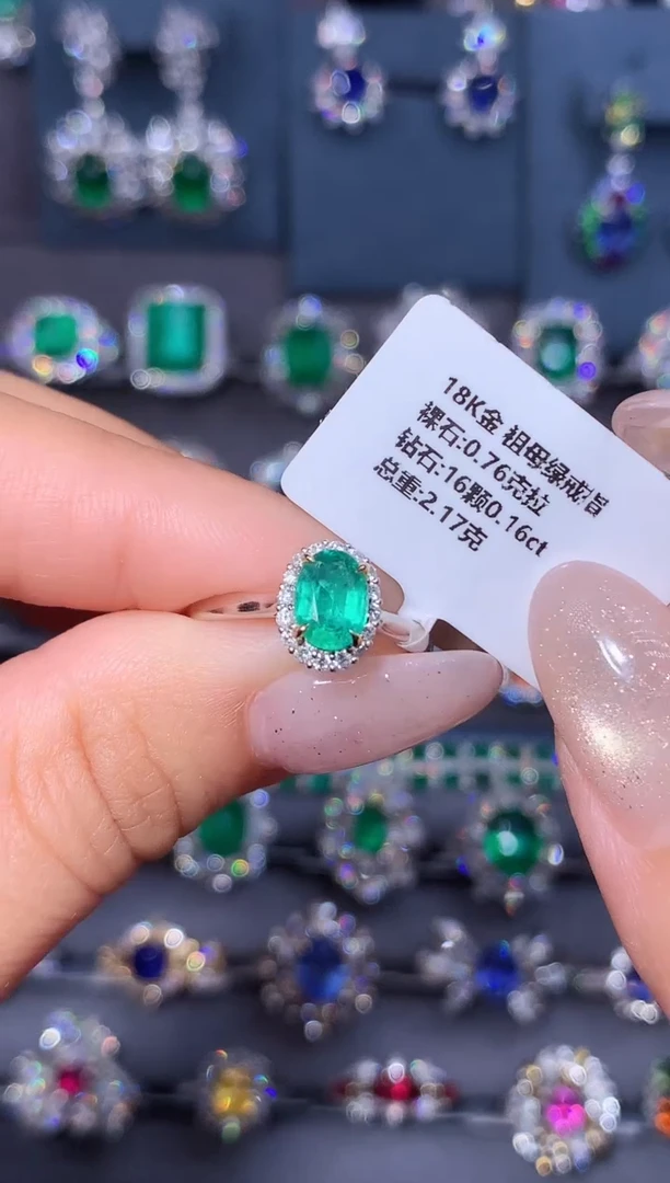 18K金镶嵌戒指祖母绿0.76ct