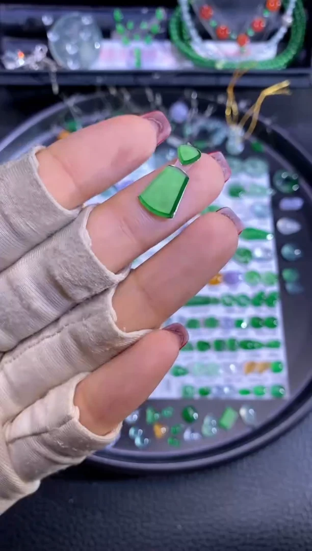 未镶嵌挂件翡翠牌