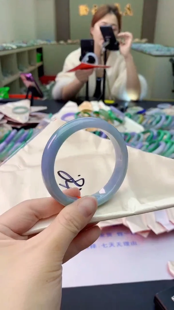 【闪购商品】翡翠手镯未镶嵌1035535075