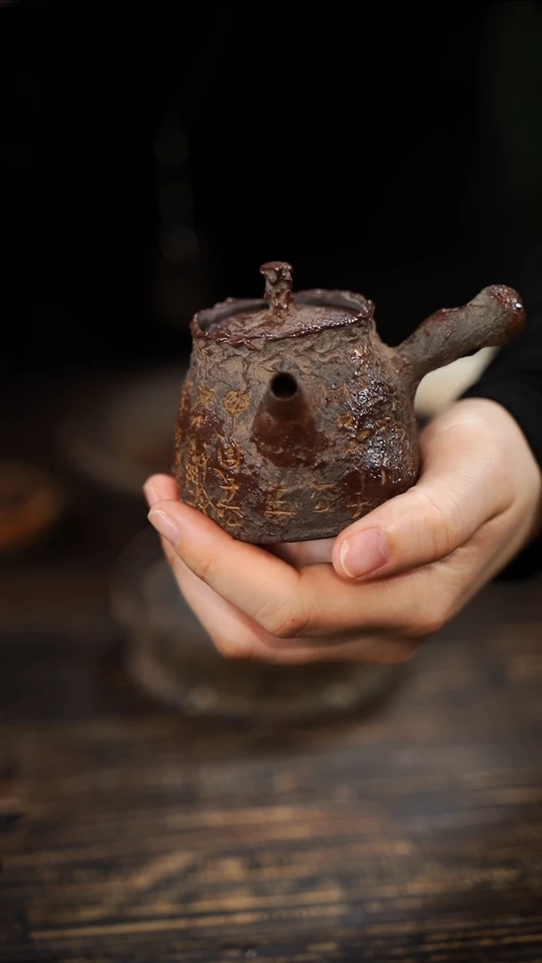 全手工制作 紫砂金文侧把壶