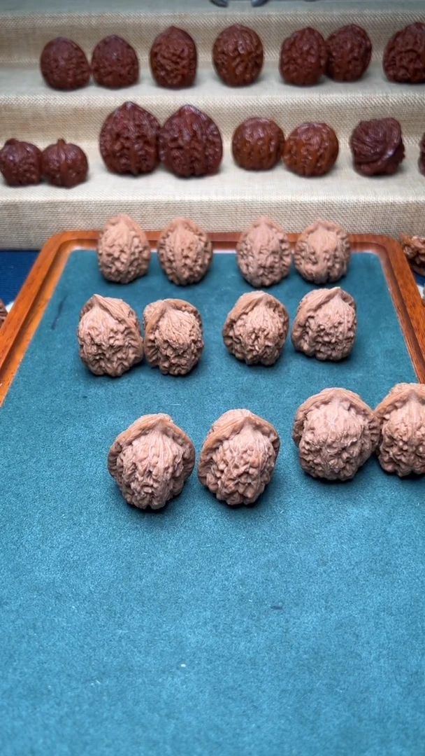 文玩核桃把件33赤龙