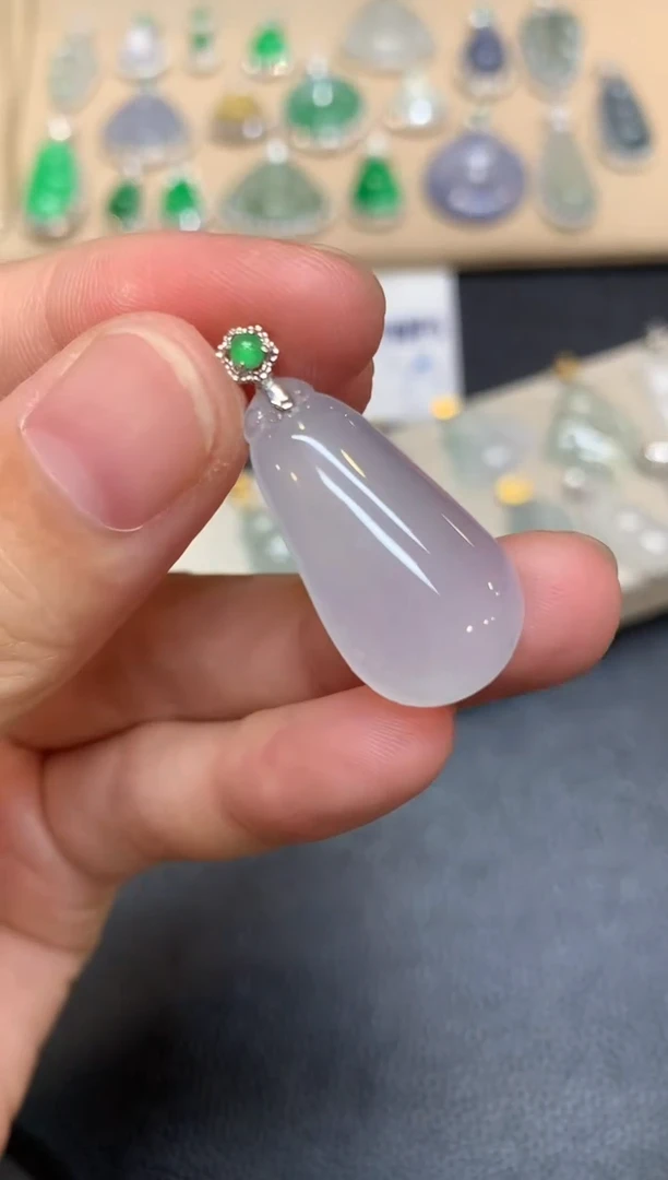 颈饰18K金镶嵌翡翠福瓜【无服务费【48小时鉴赏期】