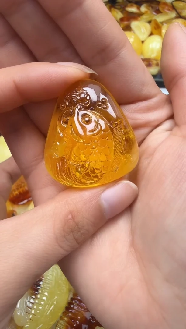 裸石琥珀未镶嵌如图