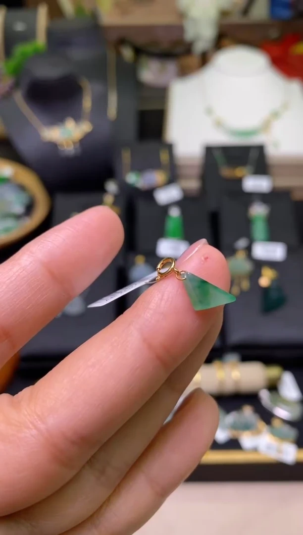 【闪购商品】翡翠颈饰18K金镶嵌净货18041