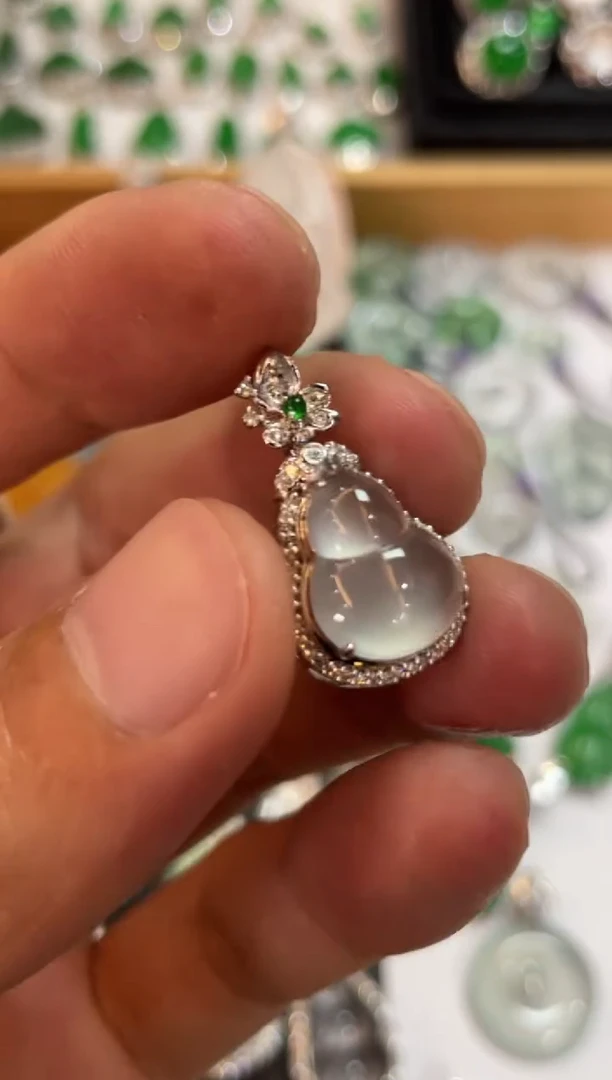 翡翠18K金镶嵌吊坠(不含链)葫芦