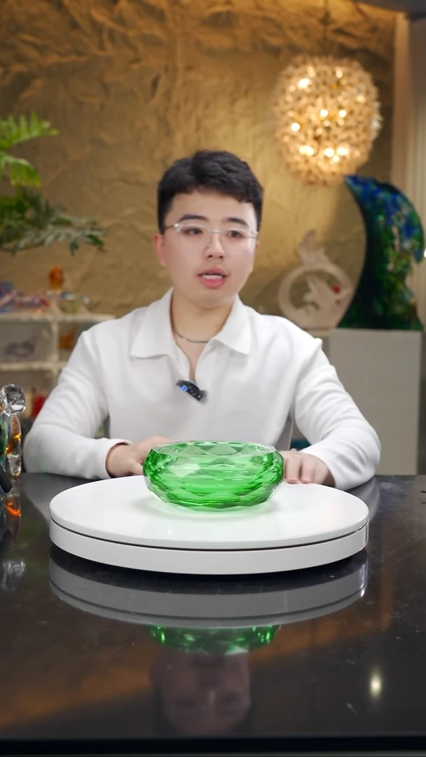 手工艺品琉璃切面祖母绿烟灰缸