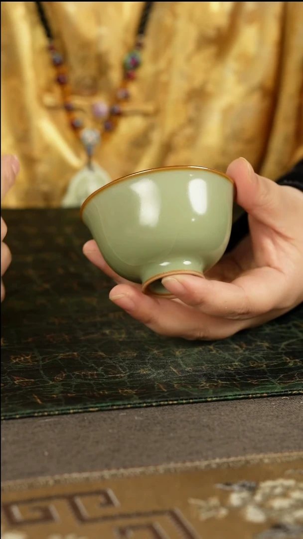 善窑厂柴窑粉青压手杯（柴窑）