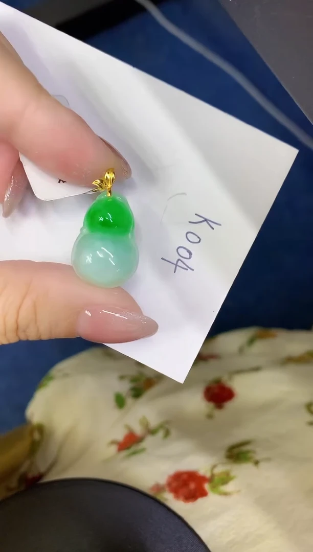 颈饰18K金镶嵌翡翠缅甸天然翡翠A货