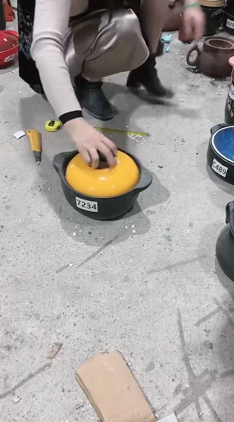 【闪购商品】7234瑕疵黑锅带盖，，