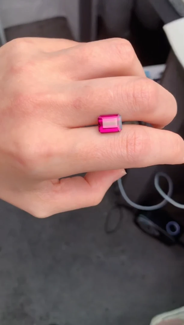 石榴石裸石未镶嵌三*盛4ct镁铝榴石  DG