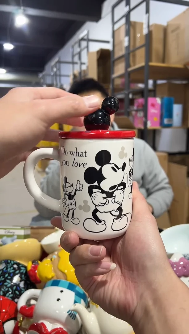【闪购商品】杯原盒米奇手稿带盖杯