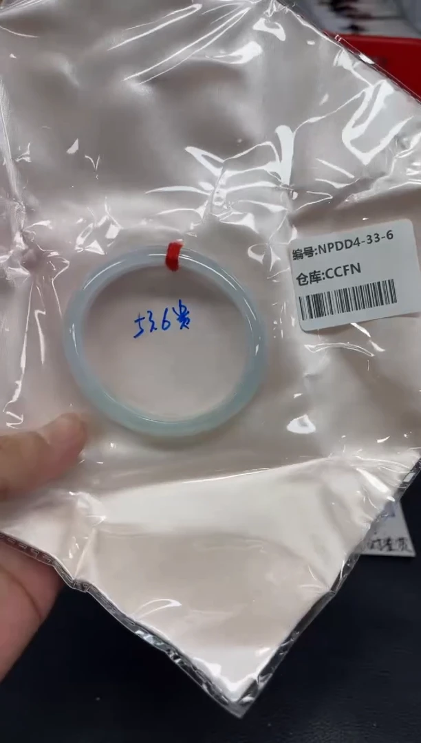 翡翠手镯未镶嵌翡翠手镯