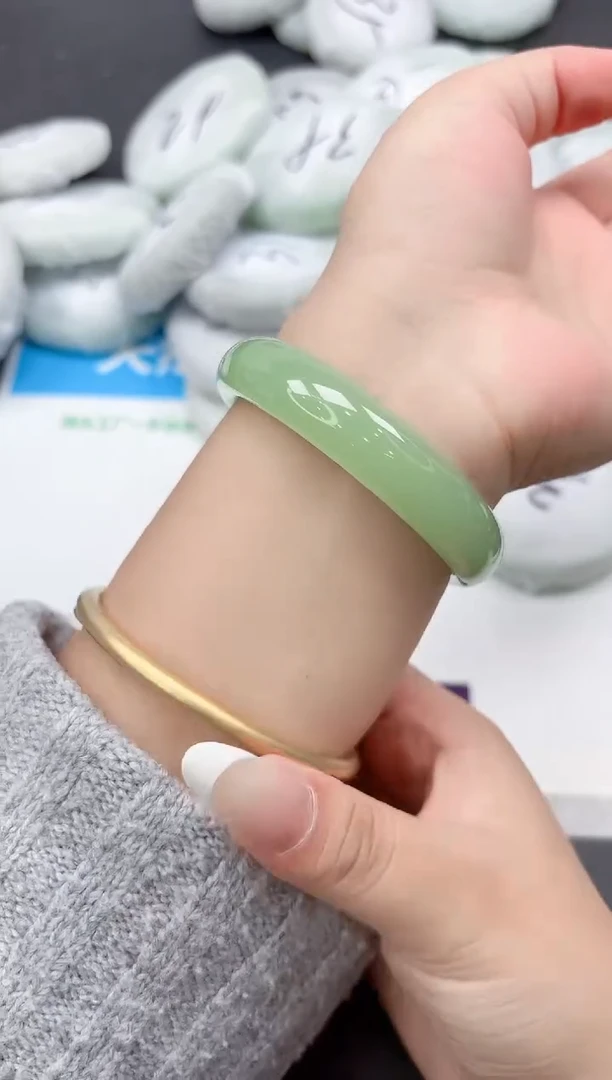 未镶嵌手镯石英质玉A83-58.3