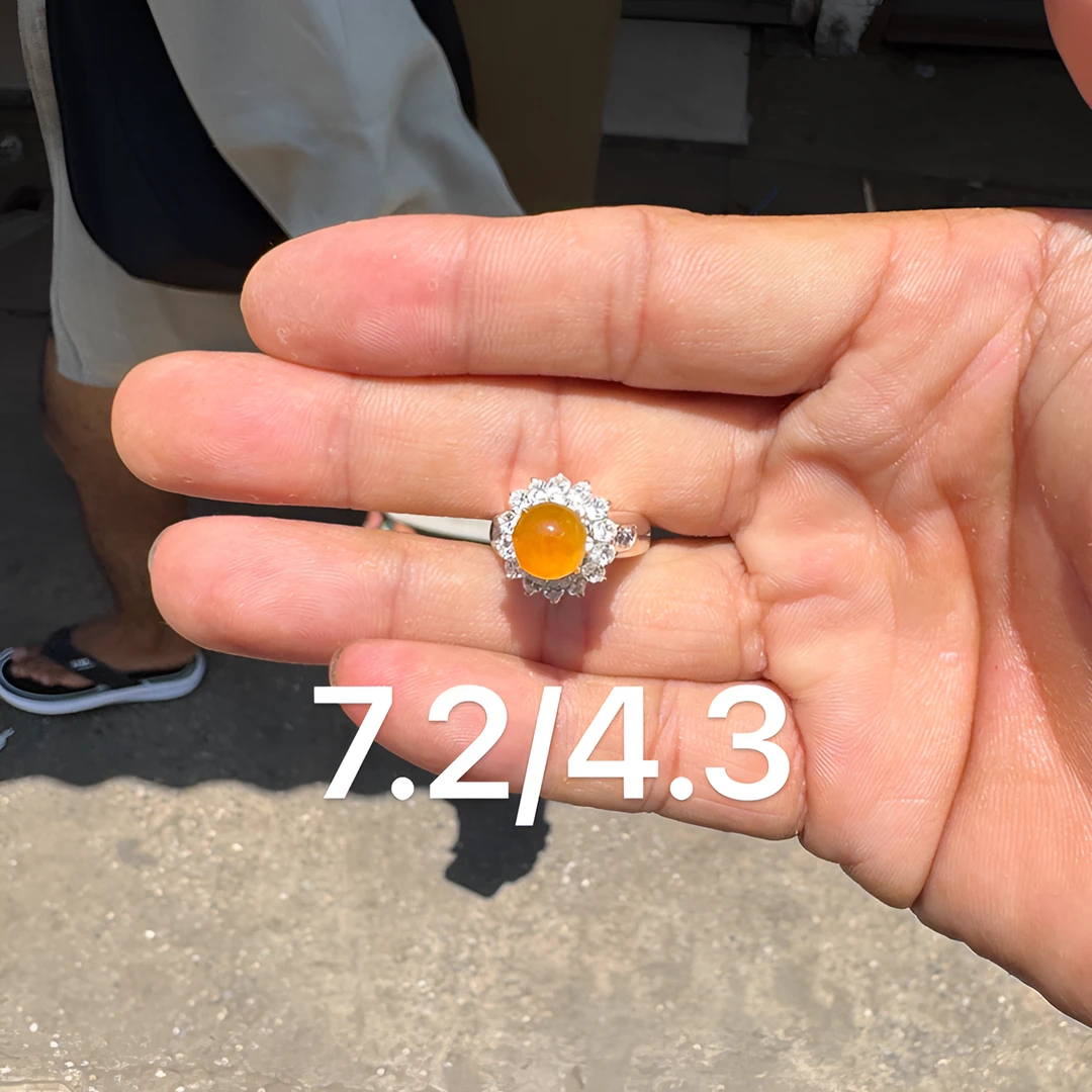 0606(小哪吒在源头)冰种翡翠正圆橘黄翡戒面干净饱满荧光足M25