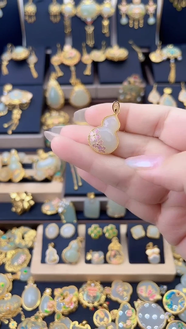 颈饰银S925镀金镶嵌和田玉岁花小葫芦吊坠