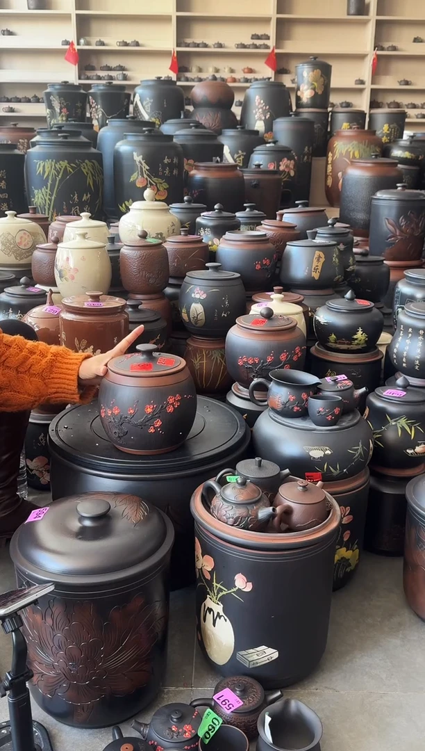 罐瑕疵茶叶罐  红梅腰鼓 244