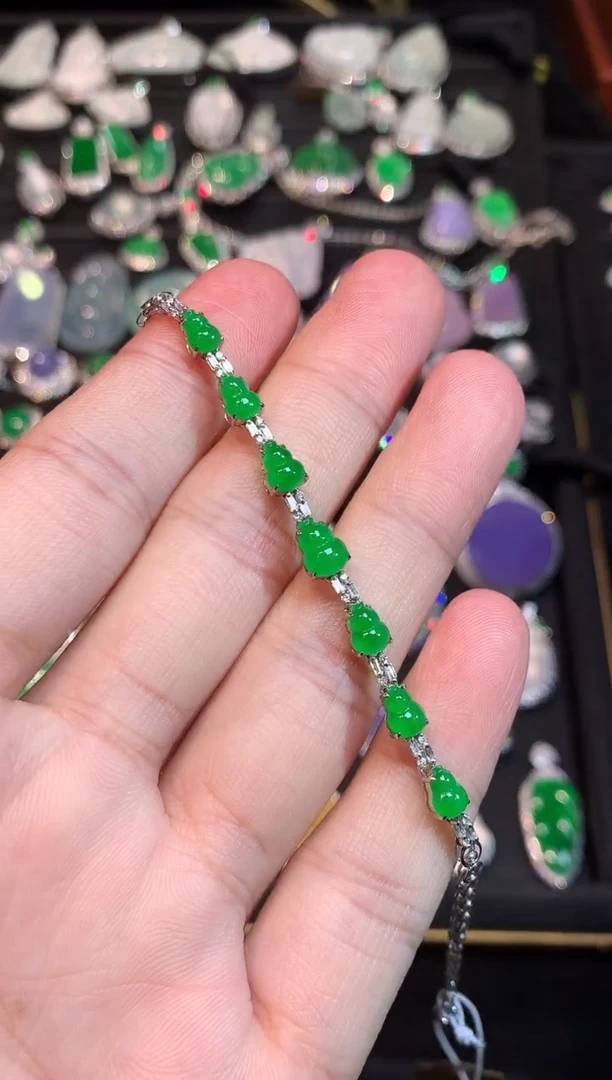 18K金镶嵌手链翡翠高冰正阳满绿葫芦手链