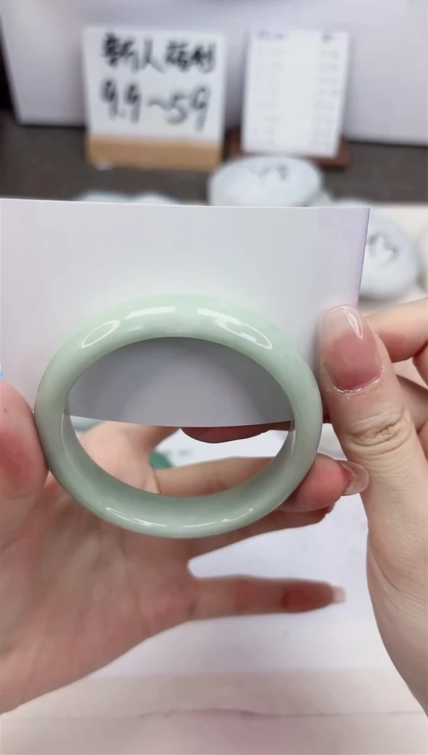 石英质玉手镯未镶嵌377-翠玉-圈口55.6