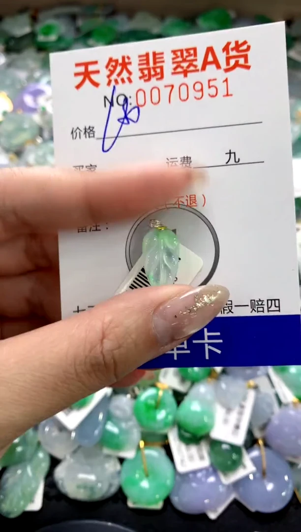 颈饰18K金镶嵌翡翠1111111111111111