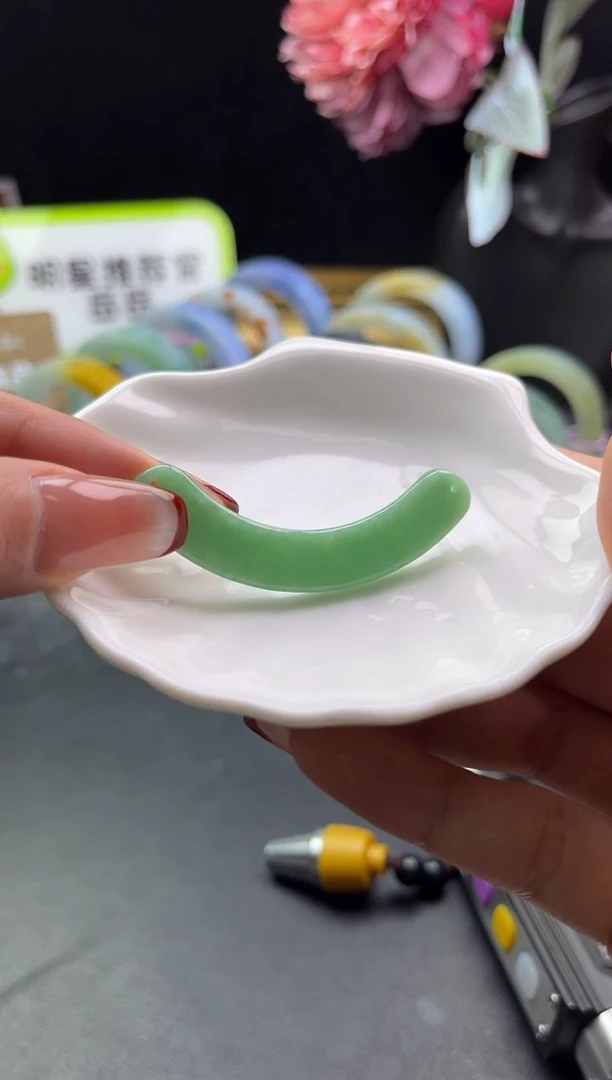 未镶嵌挂件翡翠玉璜-编绳