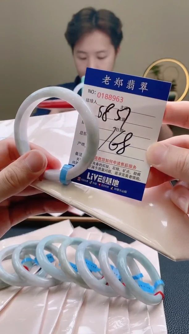 翡翠手镯未镶嵌AAAAAAA