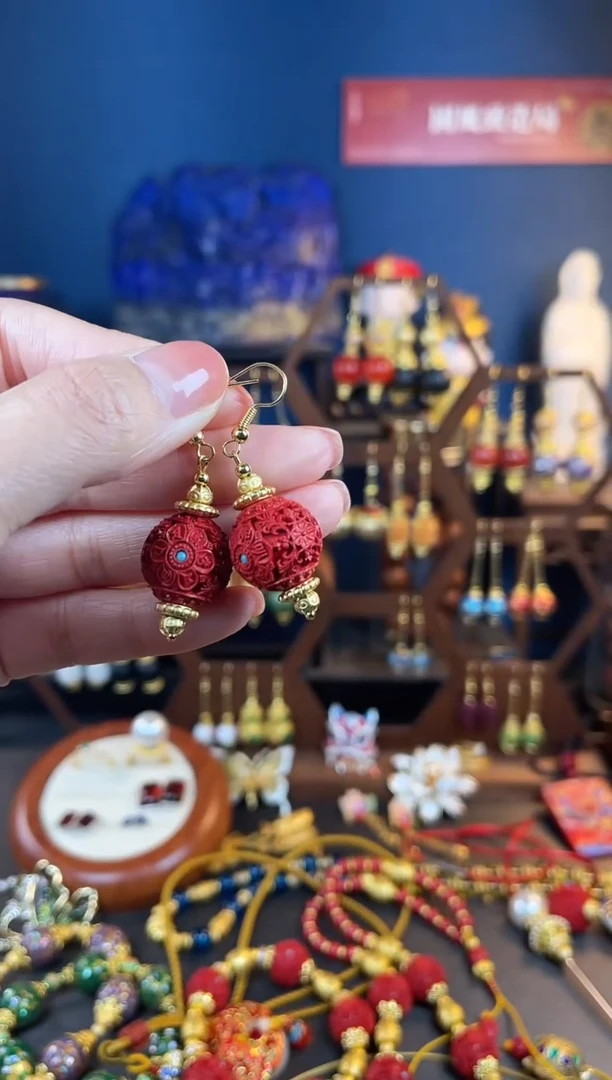 【闪购商品】红红满雕工设计师款耳钩