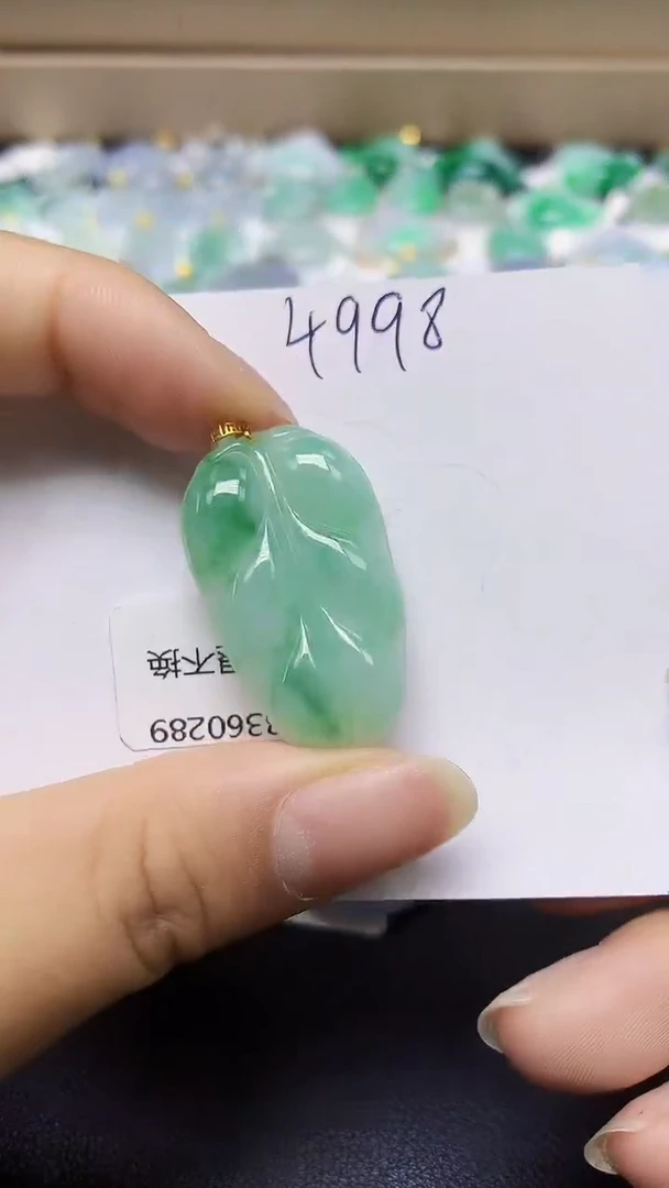 翡翠18K金镶嵌颈饰天然缅甸翡翠A货