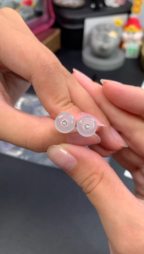 颈饰18K金镶嵌翡翠不退不换 无鉴赏期