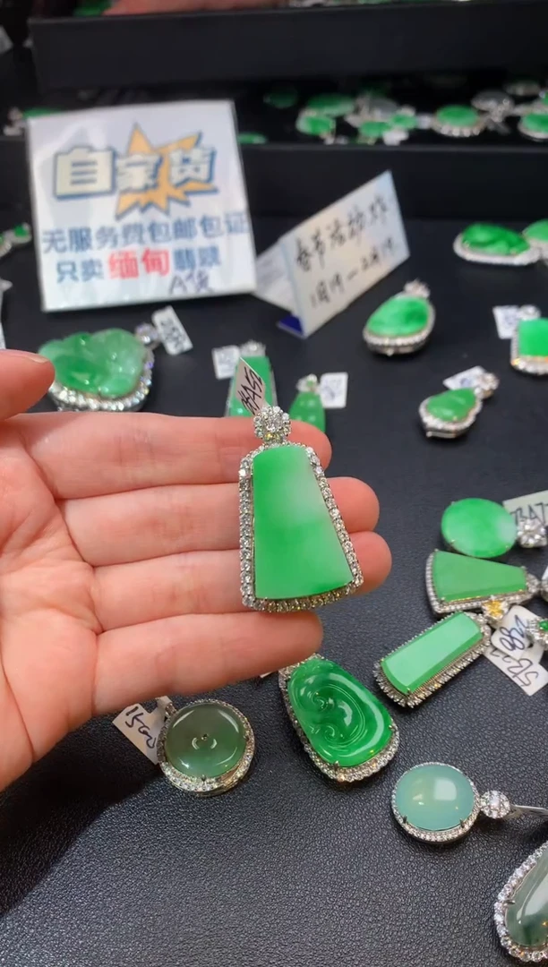 【闪购商品】翡翠颈饰银S925镶嵌翡翠