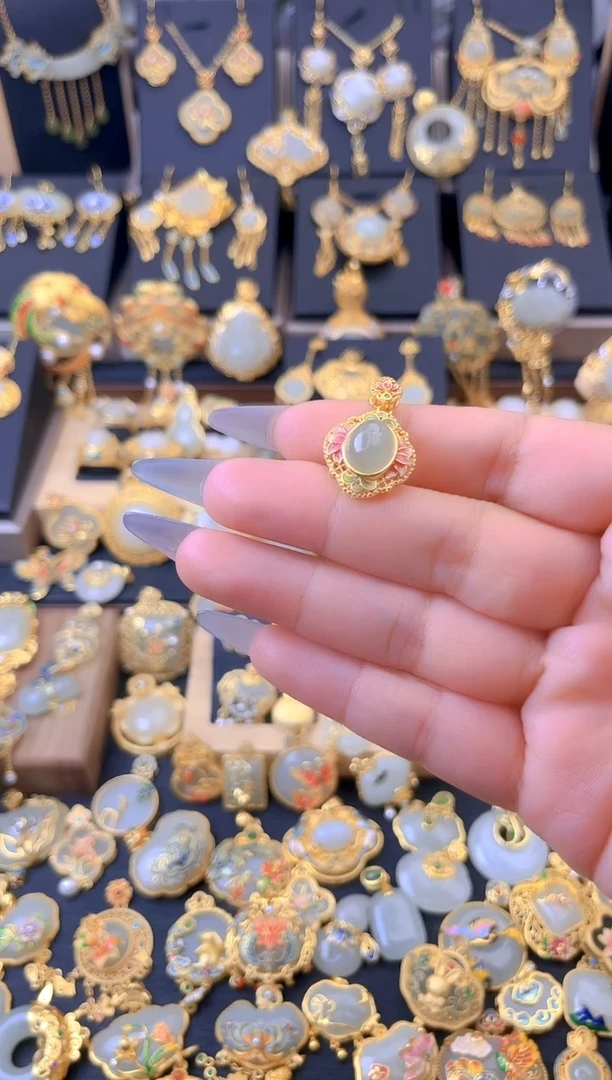 和田玉银S925镀金镶嵌颈饰珐琅莲花蛋面吊坠