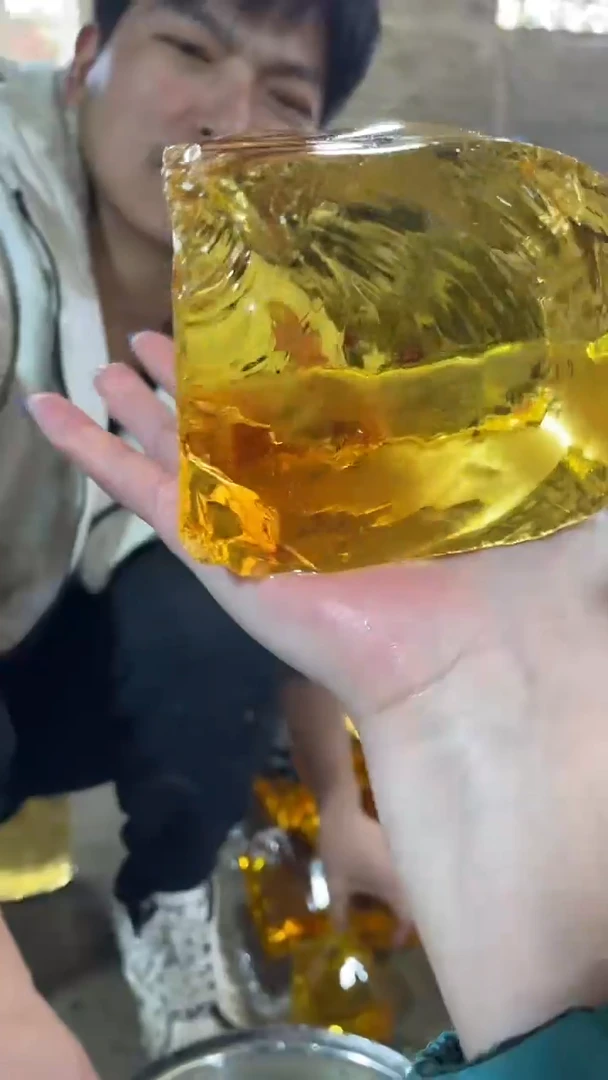 新疆托帕石原石摆件