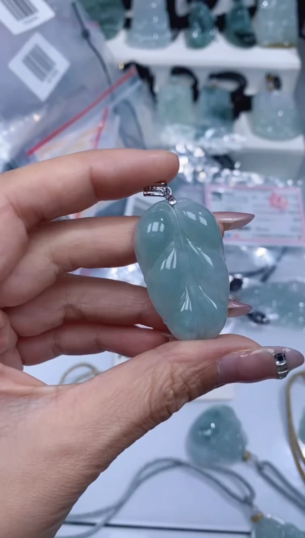 颈饰银S925镶嵌翡翠吊坠