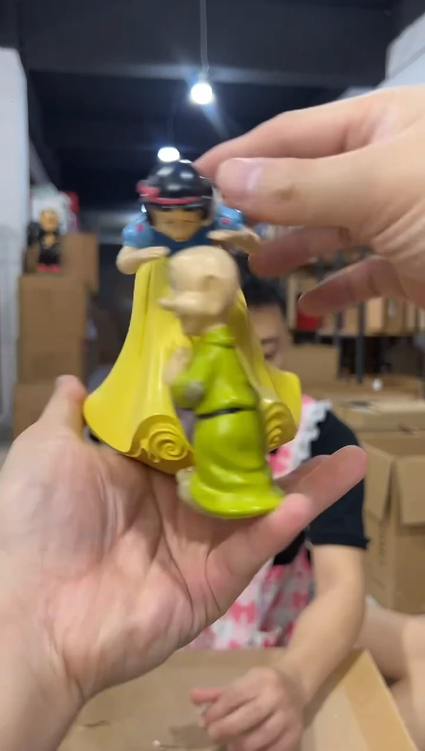 瓷片树脂白雪公主亲吻糊涂蛋摆件