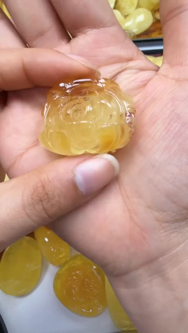 裸石琥珀未镶嵌如图