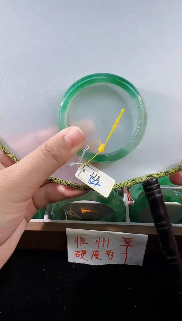 【闪购商品】石英质玉手镯未镶嵌212