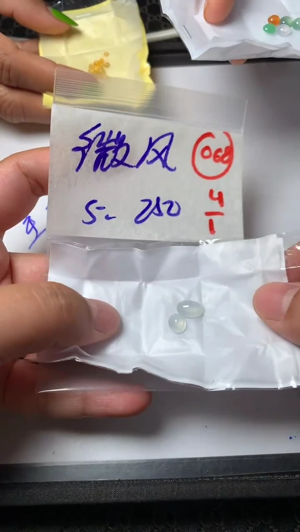 未镶嵌定制翡翠微**浅缅甸天然翡翠A货68