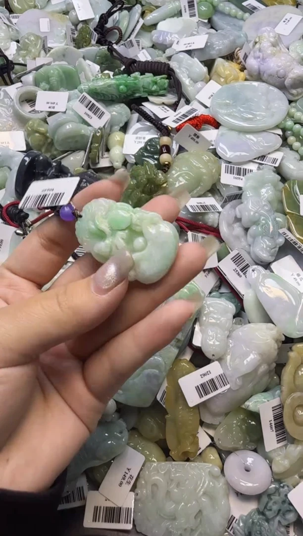 【闪购商品】翡翠颈饰未镶嵌00000200