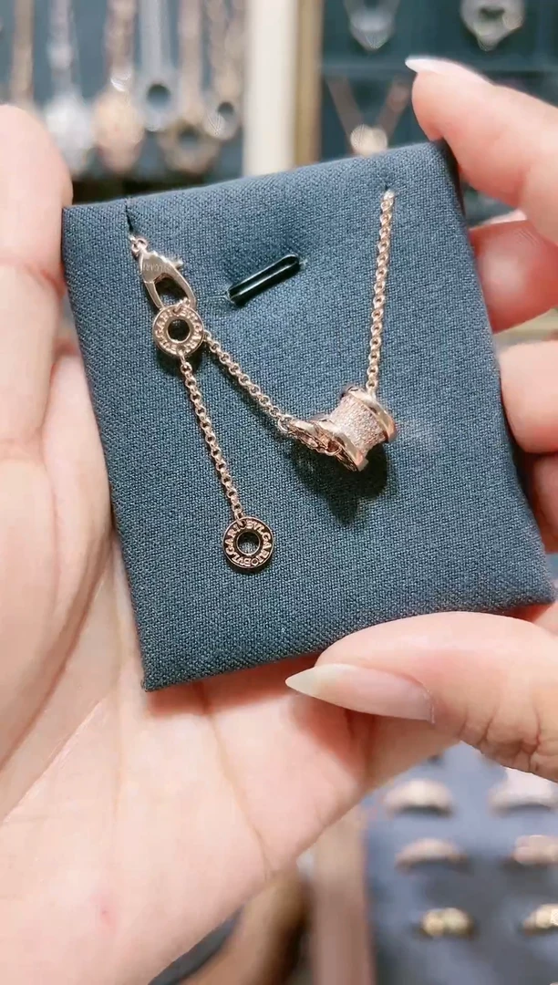 项链18K金镶嵌钻石小号小蛮腰钻石项链（多样性发其一）