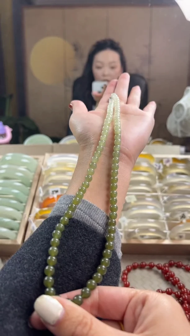 颈饰合金和田玉渐变妈妈链