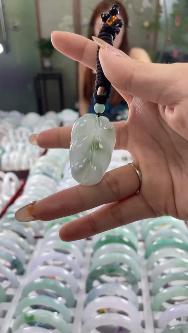 翡翠未镶嵌吊坠(不含链)叶子   多样性发货发一件