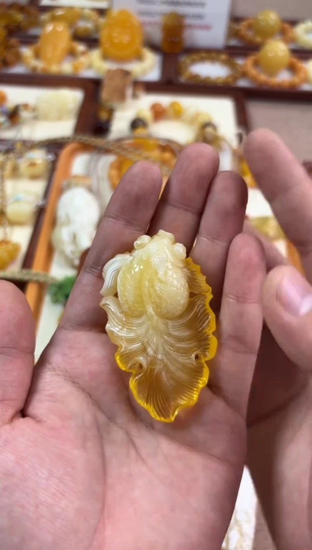 未镶嵌蜜蜡裸石锦鲤