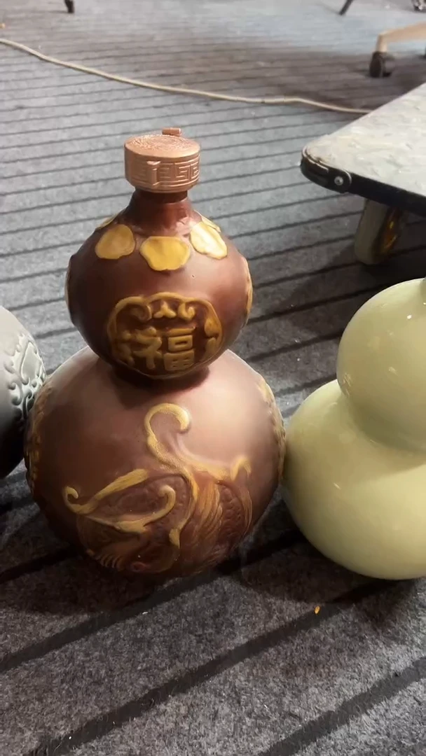 1个5斤葫芦酒红色，在直播间