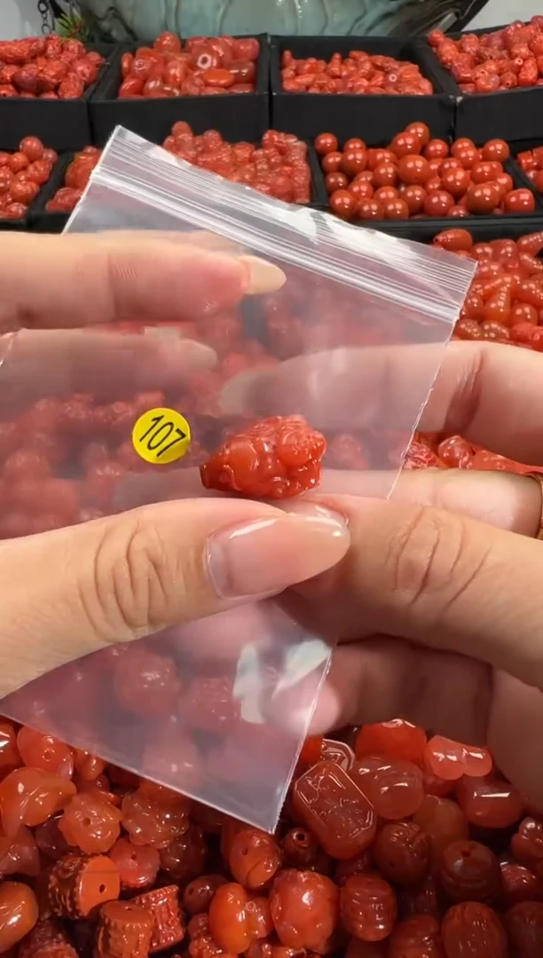 颈饰未镶嵌南红玛瑙1