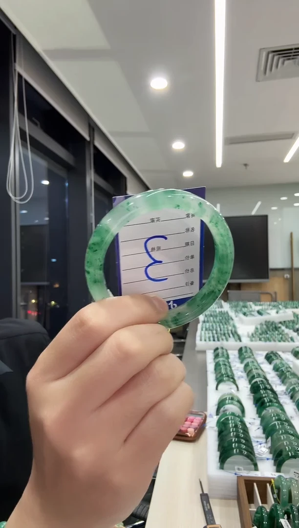 未镶嵌手镯石英质玉（非洲翠）59-60圈口 手镯手镯