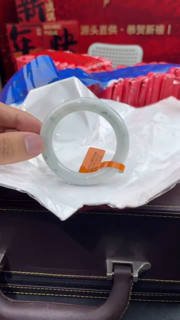 【闪购商品】翡翠手镯未镶嵌12翡翠手镯（微瑕）