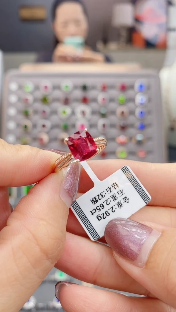 碧玺戒指18K金镶嵌2.65