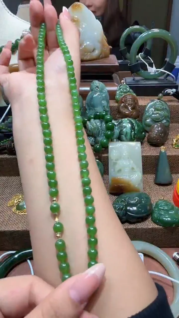 颈饰18K金镶嵌和田玉（碧玉）1