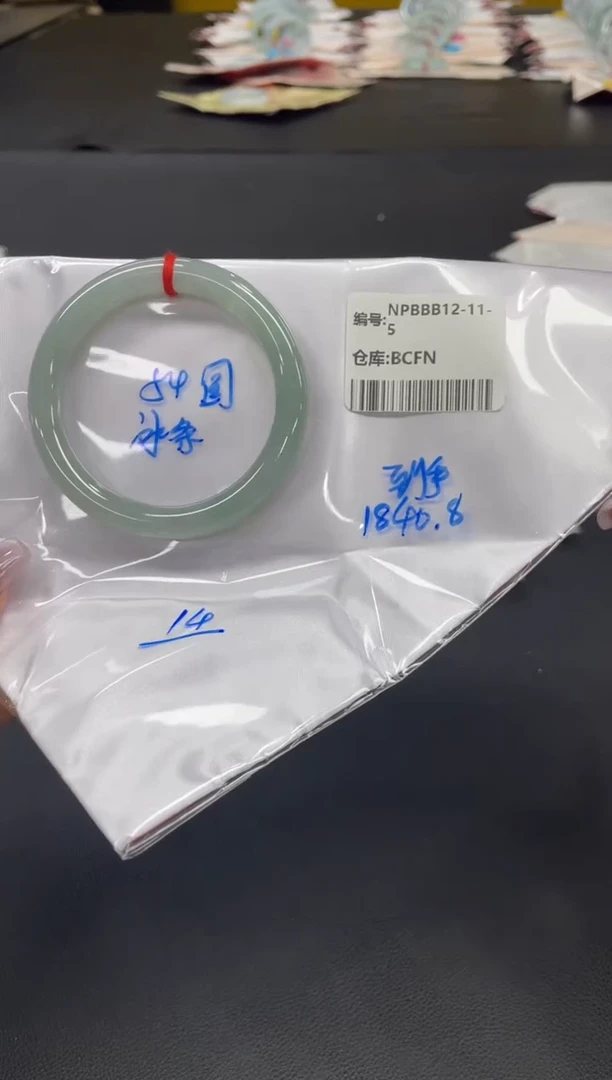 未镶嵌手镯翡翠翡翠手镯