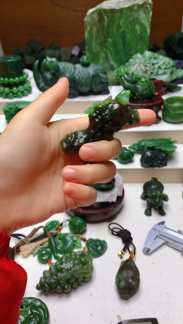 未镶嵌和田玉（碧玉）珠宝半成品1
