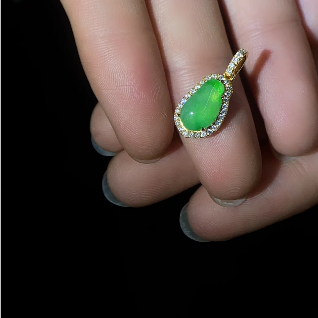 18k冰透果绿福瓜精品锁骨吊坠